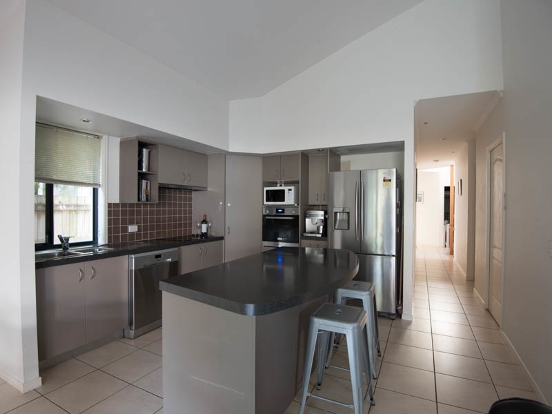 2 Molokai Lane, Kawana Island QLD 4575