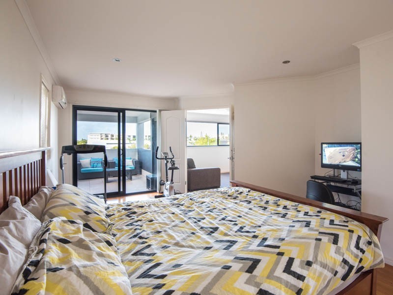 2 Molokai Lane, Kawana Island QLD 4575