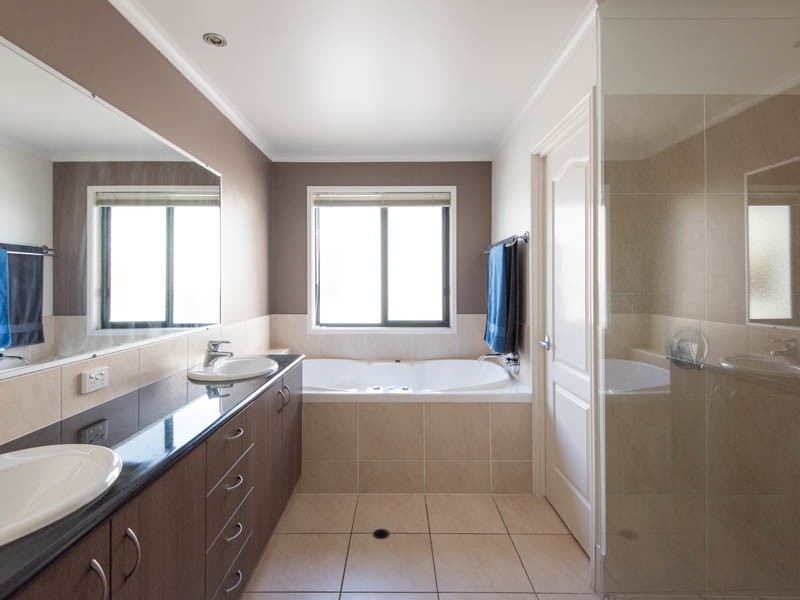 2 Molokai Lane, Kawana Island QLD 4575