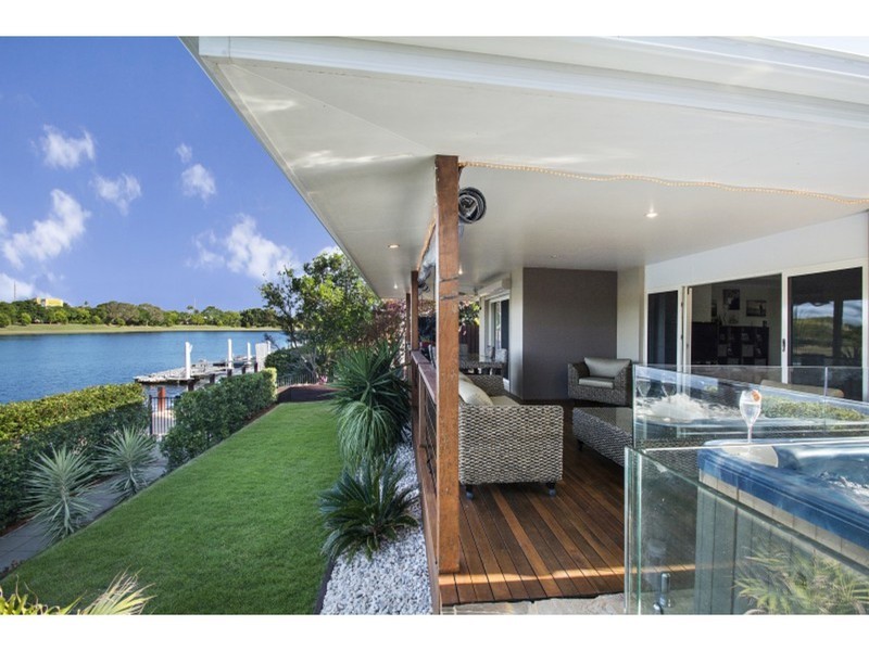 14 BONAIRE Court, Kawana Island QLD 4575