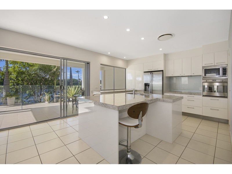 5 Lanai Close, Kawana Island QLD 4575