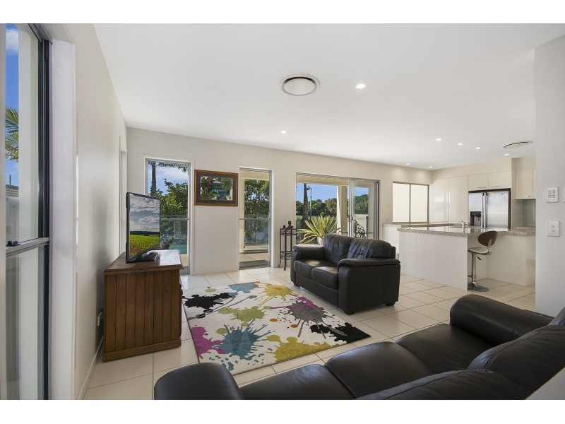 5 Lanai Close, Kawana Island QLD 4575