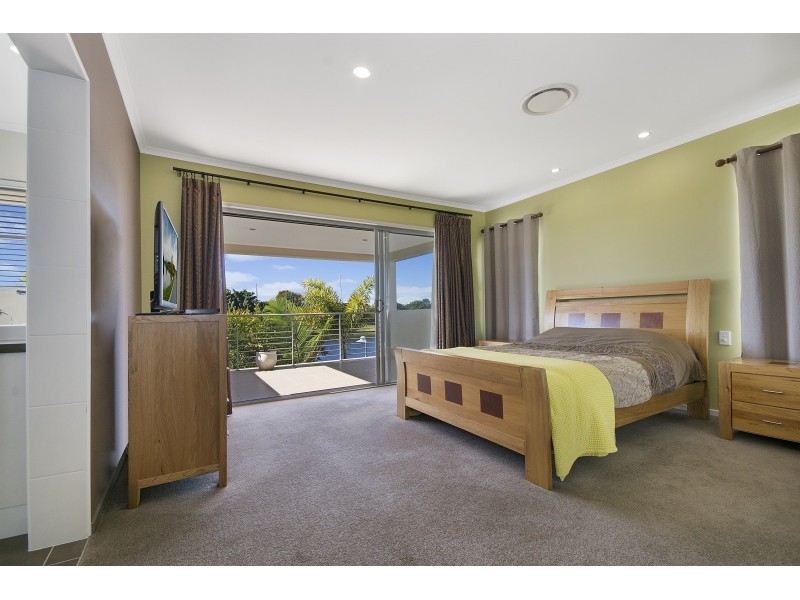 5 Lanai Close, Kawana Island QLD 4575