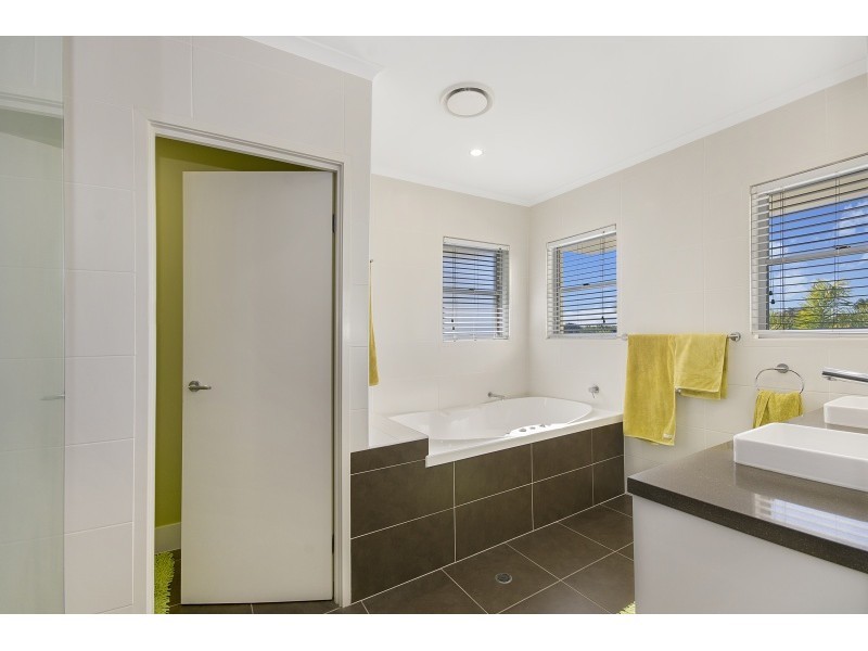 5 Lanai Close, Kawana Island QLD 4575