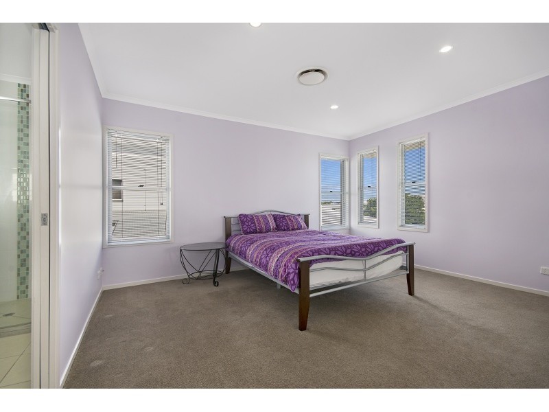 5 Lanai Close, Kawana Island QLD 4575