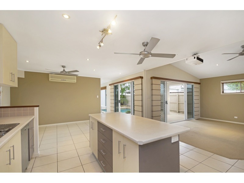 7 Sable Court, Kawana Island QLD 4575