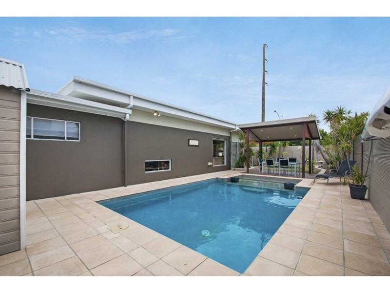 10 Bonaire Court, Kawana Island QLD 4575