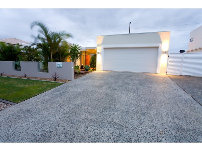 10 Bonaire Court, Kawana Island QLD 4575