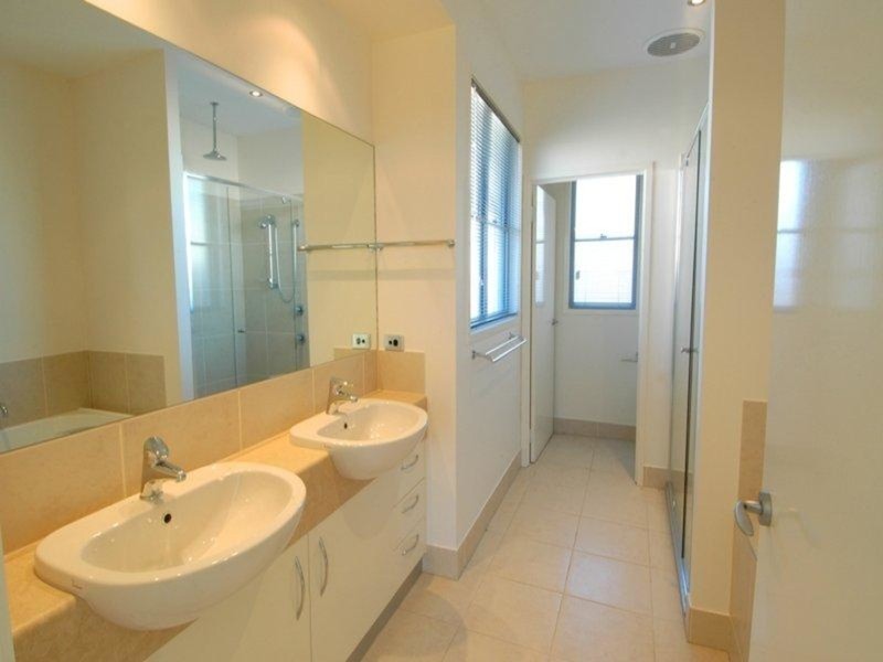 39 Tarawa Street, Kawana Island QLD 4575