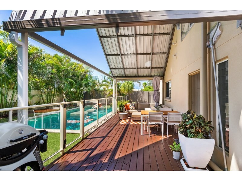 14 Lapoinya Crescent, Warana QLD 4575