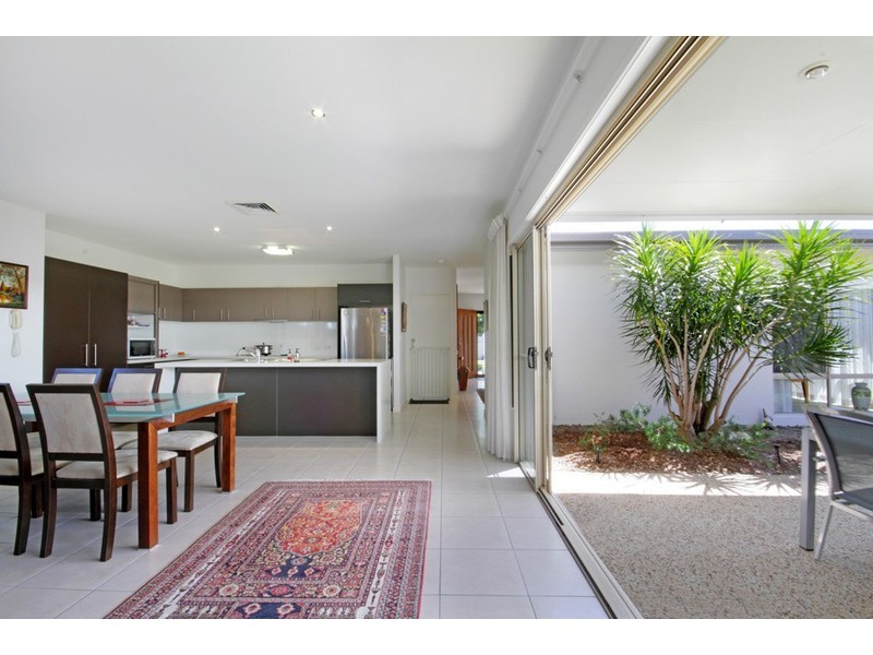 5 Jersey Place, Kawana Island QLD 4575