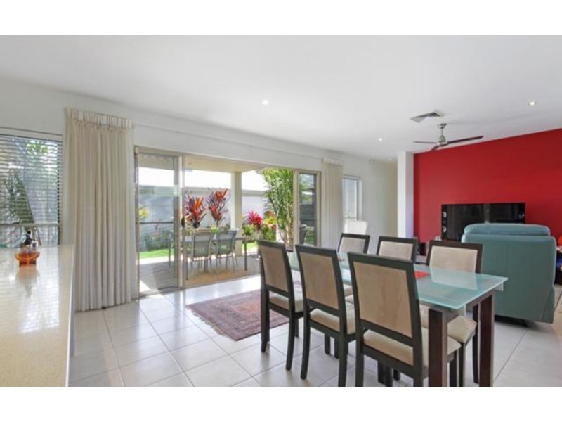 5 Jersey Place, Kawana Island QLD 4575