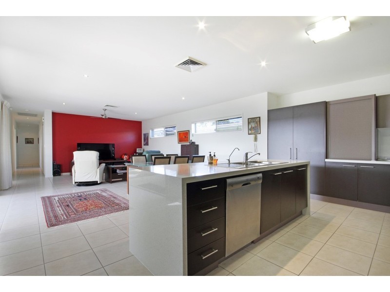 5 Jersey Place, Kawana Island QLD 4575