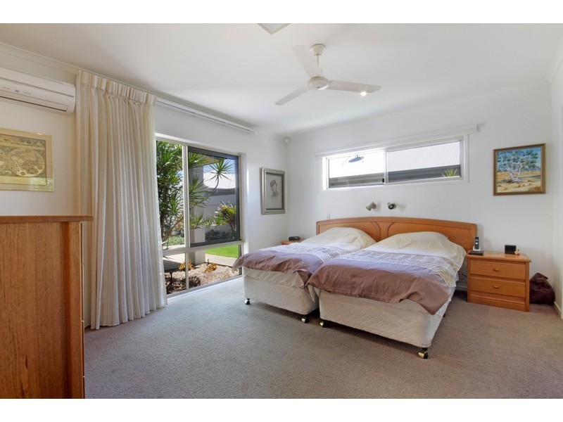 5 Jersey Place, Kawana Island QLD 4575