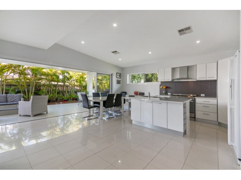 5 Mauritius Crescent, Kawana Island QLD 4575