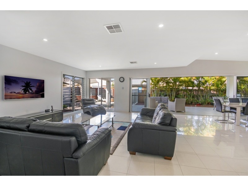 5 Mauritius Crescent, Kawana Island QLD 4575