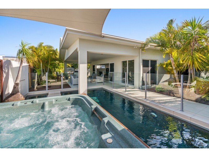 5 Mauritius Crescent, Kawana Island QLD 4575
