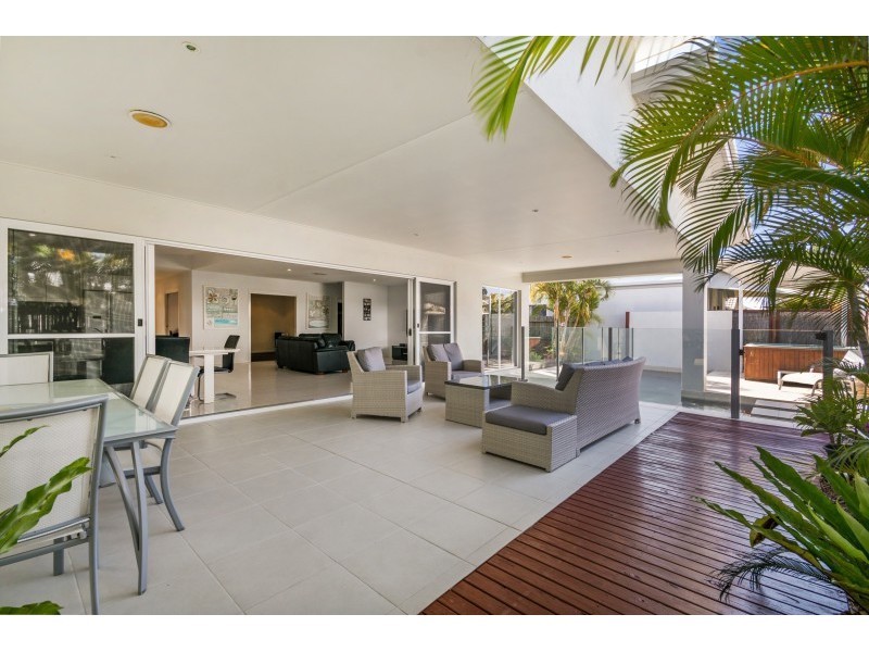 5 Mauritius Crescent, Kawana Island QLD 4575
