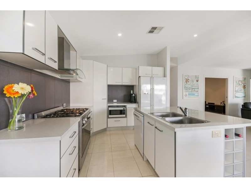 5 Mauritius Crescent, Kawana Island QLD 4575