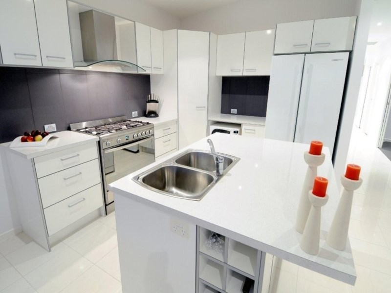 5 Mauritius Crescent, Kawana Island QLD 4575