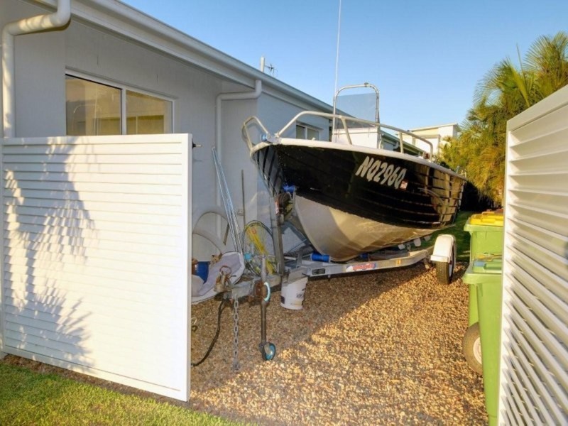 5 Mauritius Crescent, Kawana Island QLD 4575