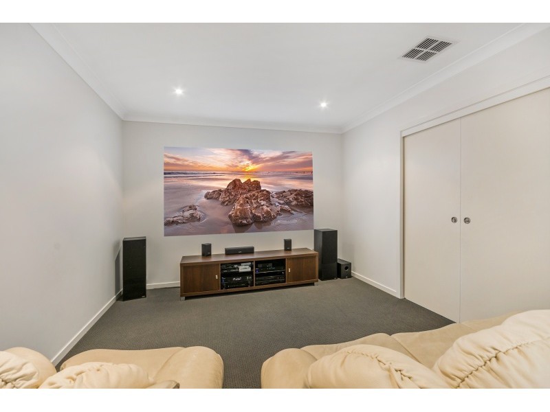 5 Mauritius Crescent, Kawana Island QLD 4575