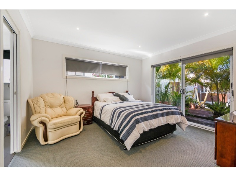5 Mauritius Crescent, Kawana Island QLD 4575