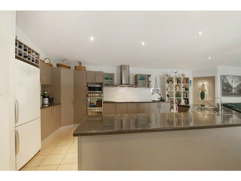 11 Saba Place, Kawana Island QLD 4575