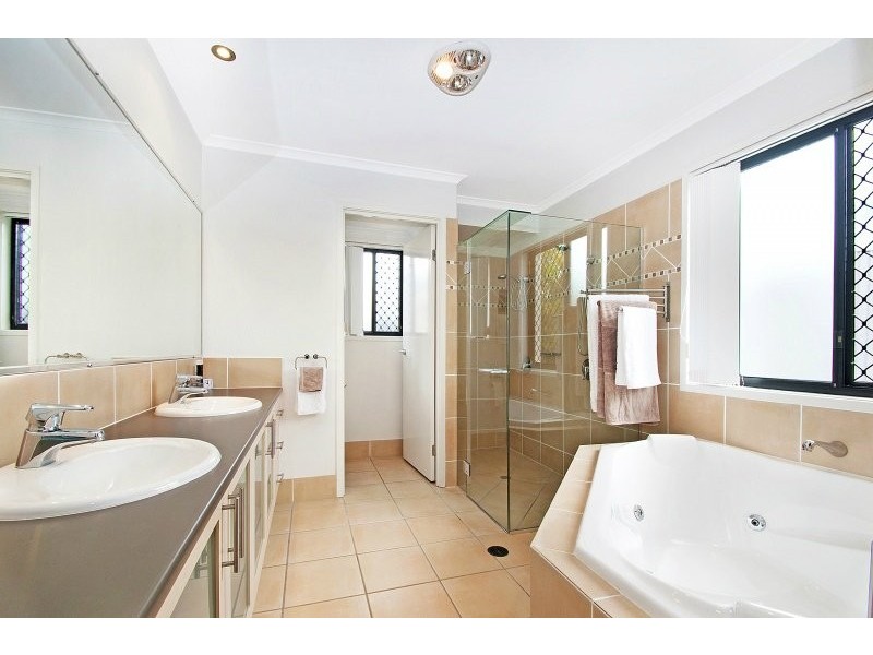 11 Saba Place, Kawana Island QLD 4575