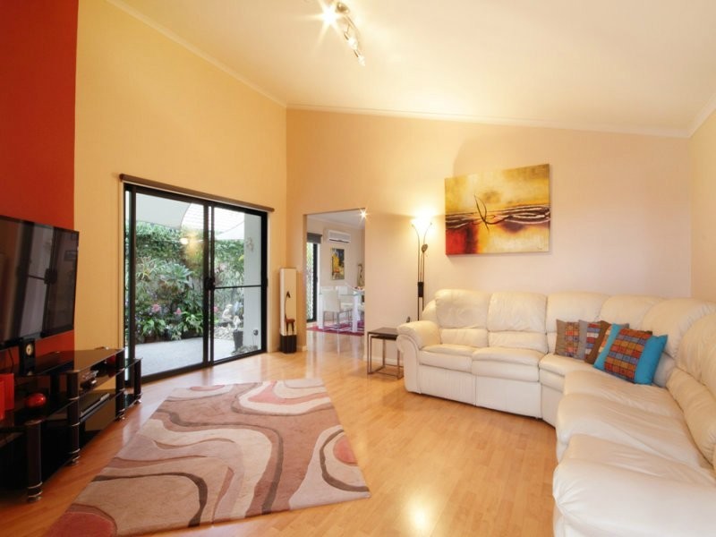 4 Mauritius Crescent, Kawana Island QLD 4575