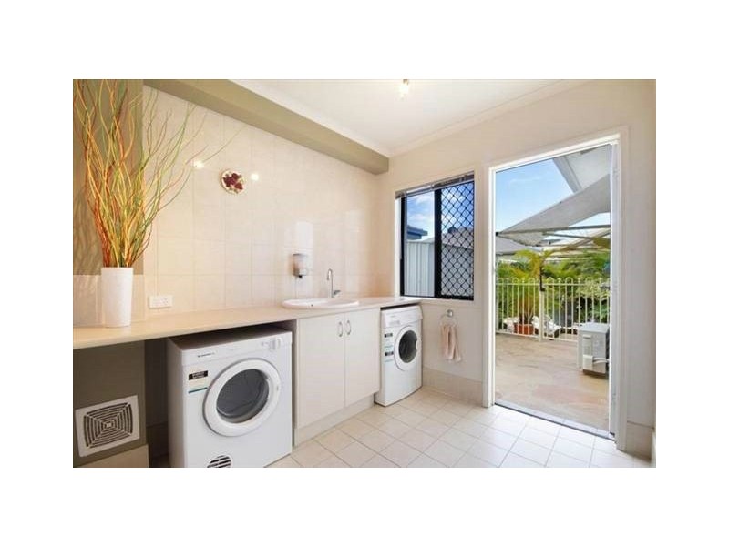 4 Mauritius Crescent, Kawana Island QLD 4575