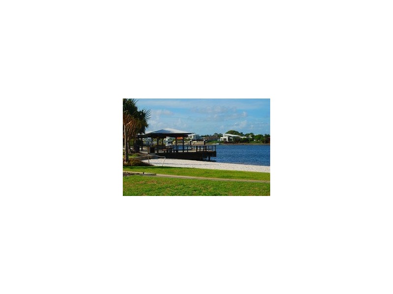 4 Mauritius Crescent, Kawana Island QLD 4575