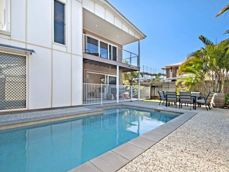 8 Capri Court, Kawana Island QLD 4575