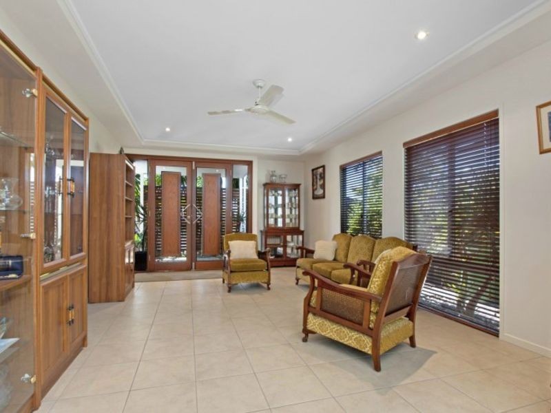 8 Capri Court, Kawana Island QLD 4575
