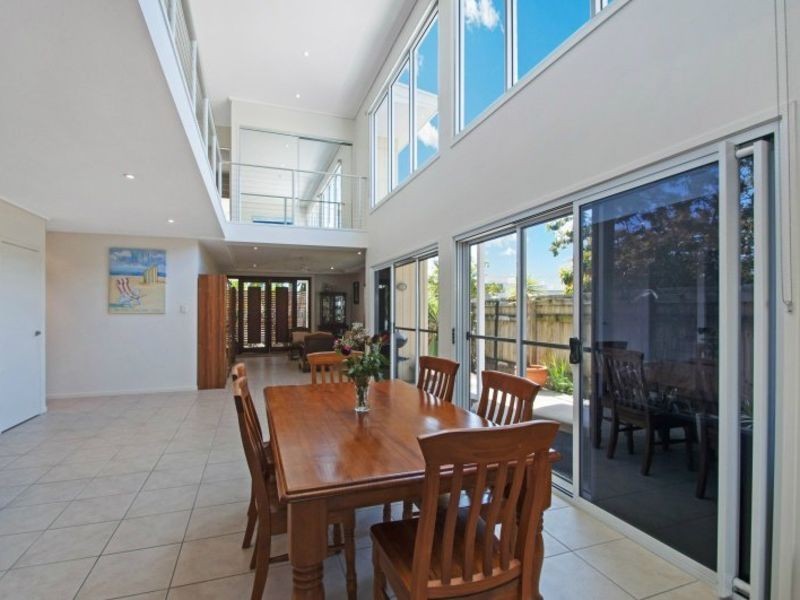 8 Capri Court, Kawana Island QLD 4575