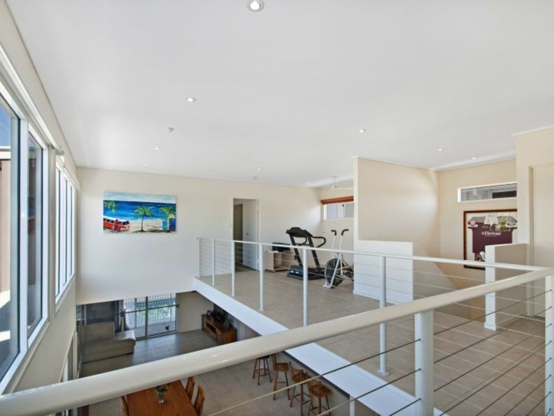 8 Capri Court, Kawana Island QLD 4575