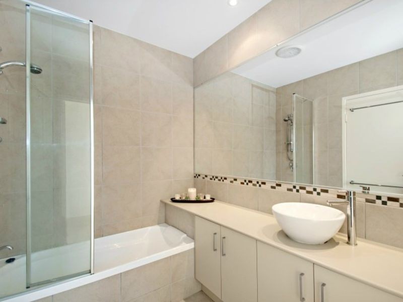 8 Capri Court, Kawana Island QLD 4575