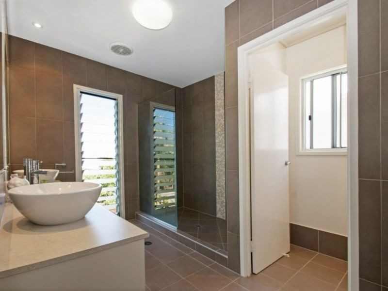 8 Capri Court, Kawana Island QLD 4575