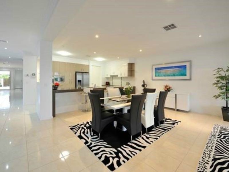 25 Barbuda Circuit, Kawana Island QLD 4575