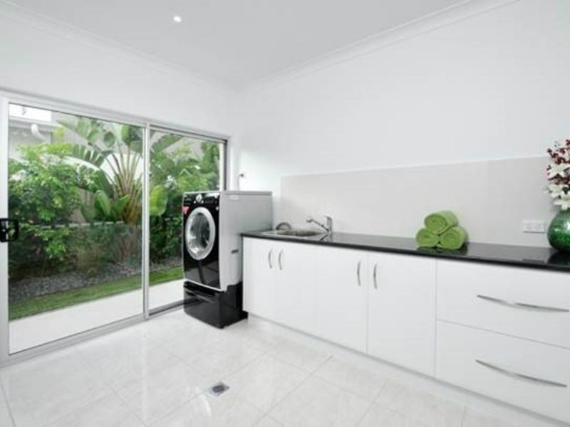 25 Barbuda Circuit, Kawana Island QLD 4575