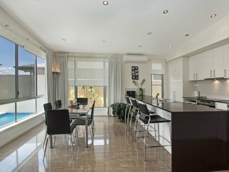 5 Nevis Court, Kawana Island QLD 4575