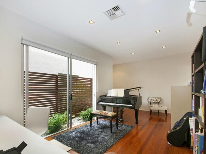 11 Antigua Court, Kawana Island QLD 4575