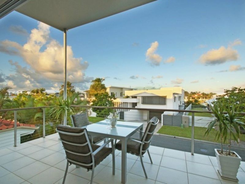 12 Barbuda Circuit, Kawana Island QLD 4575