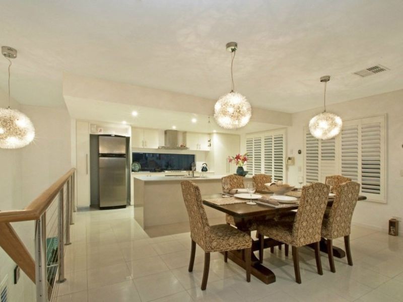 12 Barbuda Circuit, Kawana Island QLD 4575