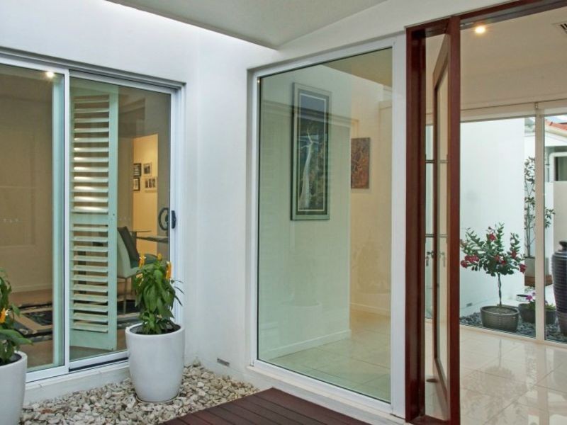 12 Barbuda Circuit, Kawana Island QLD 4575