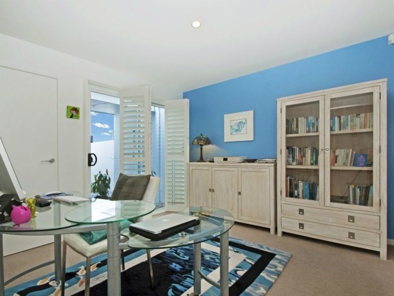 12 Barbuda Circuit, Kawana Island QLD 4575