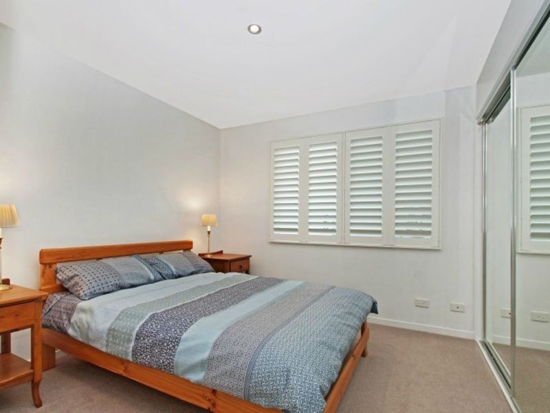 12 Barbuda Circuit, Kawana Island QLD 4575