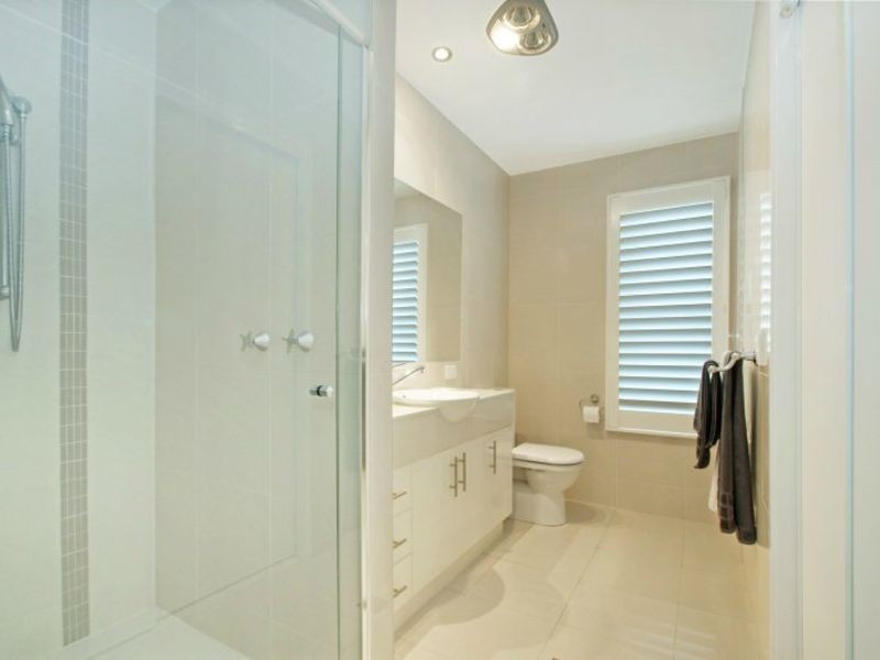 12 Barbuda Circuit, Kawana Island QLD 4575