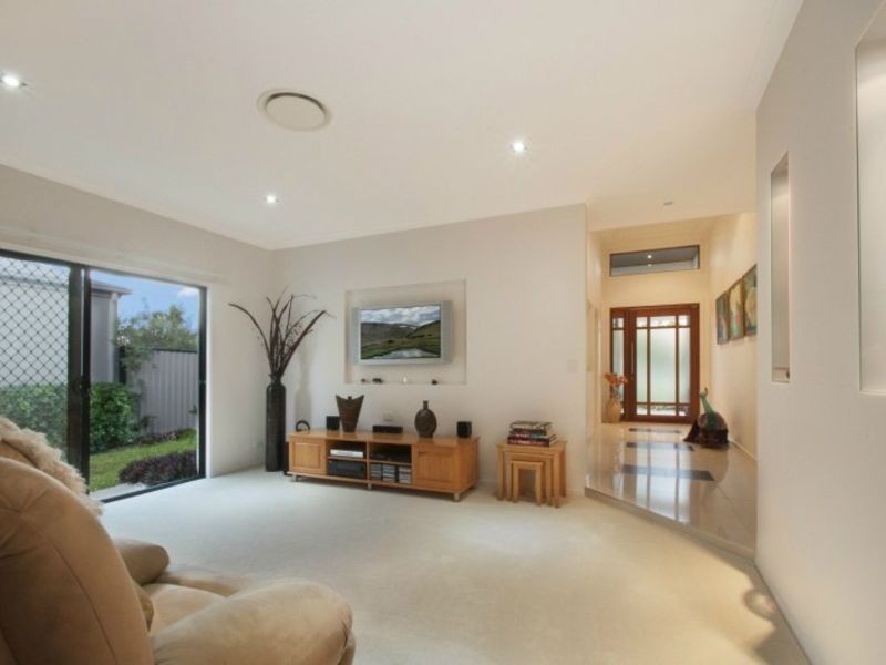 16 Cuba Court, Kawana Island QLD 4575