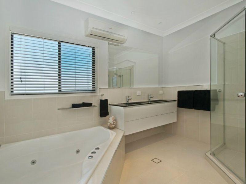 7 Corfu Street, Kawana Island QLD 4575
